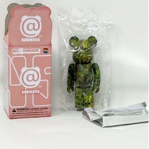 NEW Medicom 100% Bearbrick Series 45 Pattern Jungle